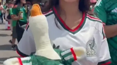 Peluche en Fan Fest de la CDMX l RÉCORD