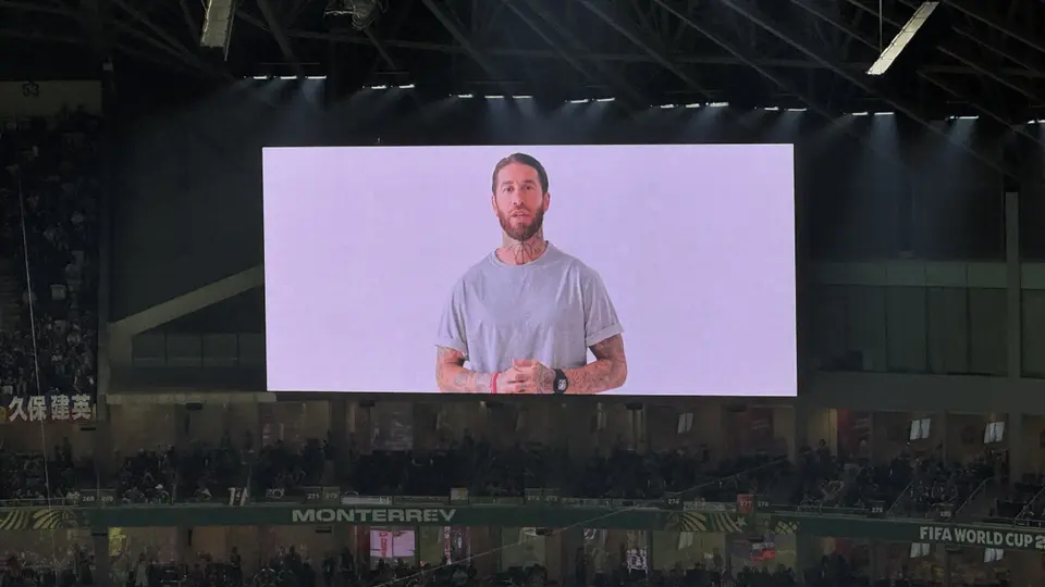 Sergio Ramos aparece en las pantallas del Estadio Monterrey y causa furor