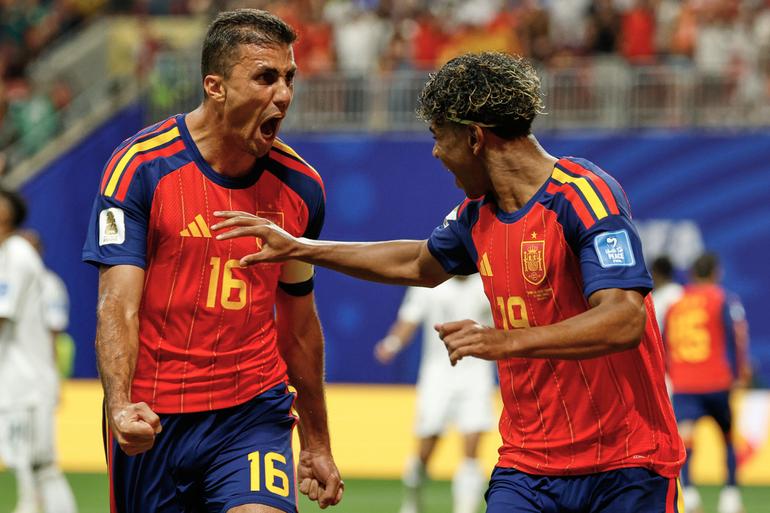 Rodri y Lamine Yamal en celebración con la Selección de España en el Mundial 2026 | AP
