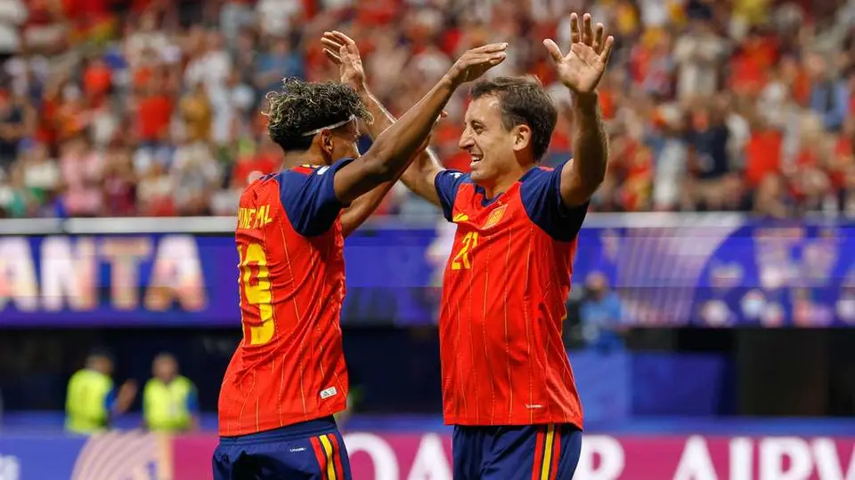 Lamine Yamal y Oyarzabal en celebración con la Selección de España en el Mundial 2026 | AP