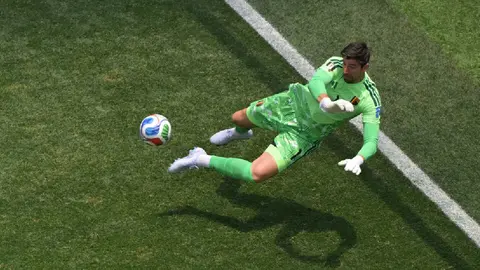 Atajada de Courtois ante Irán | AP