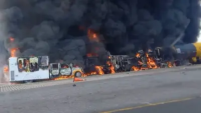 Explota pipa tras presunto fallo de frenos en la caseta de La Venta, Tabasco /  VIDEOS