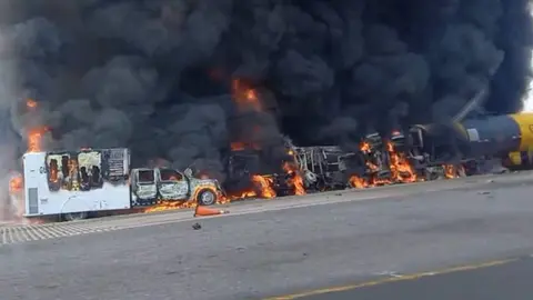 Explota pipa tras presunto fallo de frenos en la caseta de La Venta, Tabasco /  VIDEOS