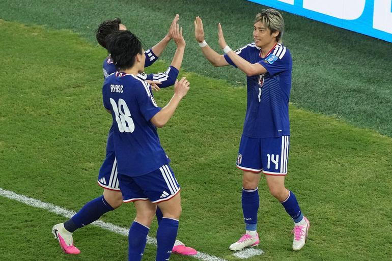 Junya Ito celebrando el 3er gol para Japón | AP