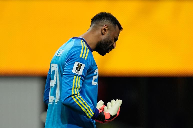 Mohammed Al-Owais de la Selección de Arabia Saudita en el partido contra España | AP