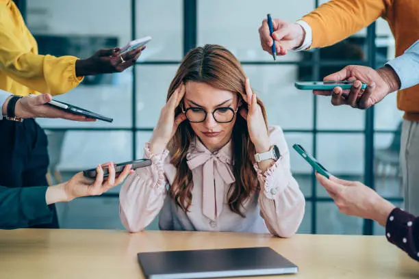 El burnout se ha convertido en uno de los principales desafíos para los trabajadores mexicanos, según el Reporte de Salud Mental 2026 de Axa./ Pixabay