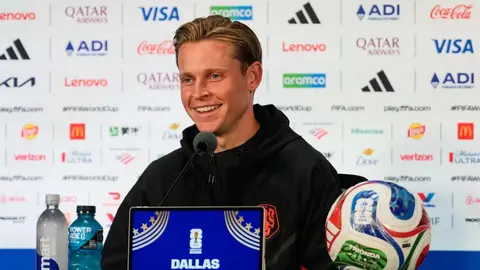 Frenkie de Jong en conferencia de prensa | AP