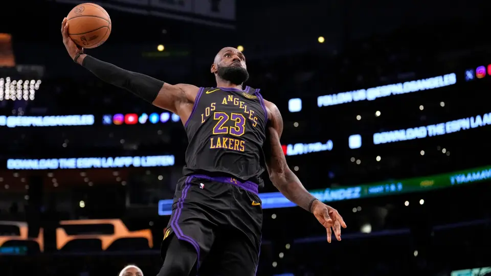 LeBron James en los Lakers l AP