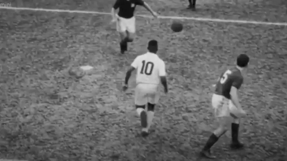 Pelé en la jugada con IA | CAPTURA DE PANTALLA
