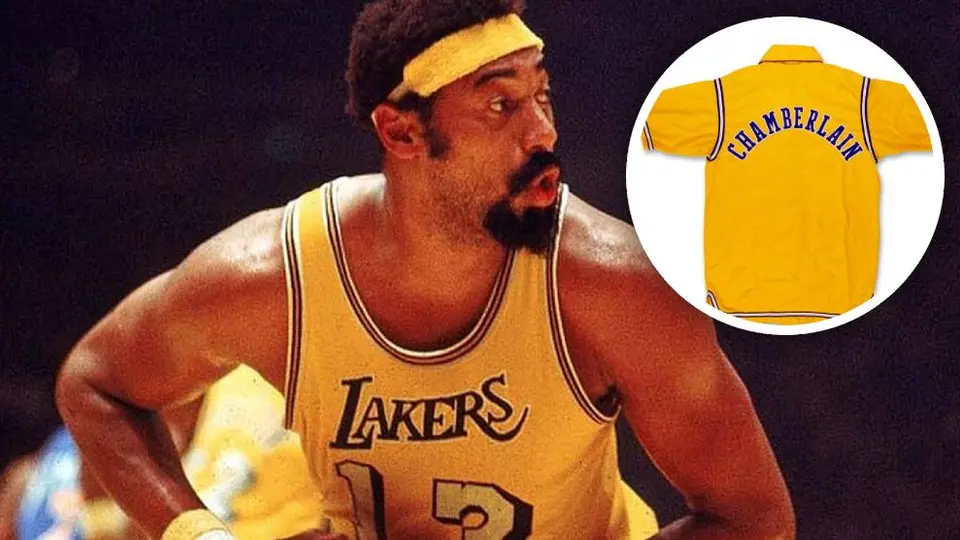 La chamarra de Wilt Chamberlain usada en las Finales de 1972 se vende por 89 mil 600 dólares