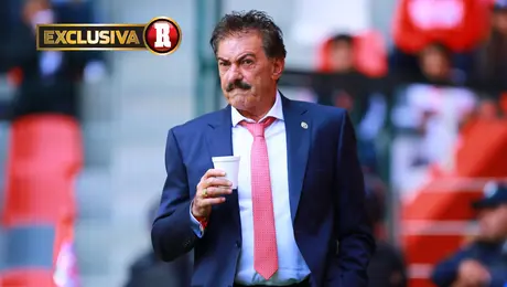 La Volpe cree que no merece la ‘funada’ por equivocarse de palabra, pide perdón, pero pregunta si la afición no grita «olé» y abuchea a la Selección