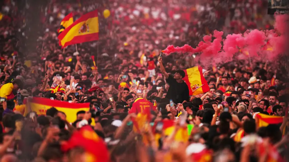 La afición española aplaudió a sus campeones | AP