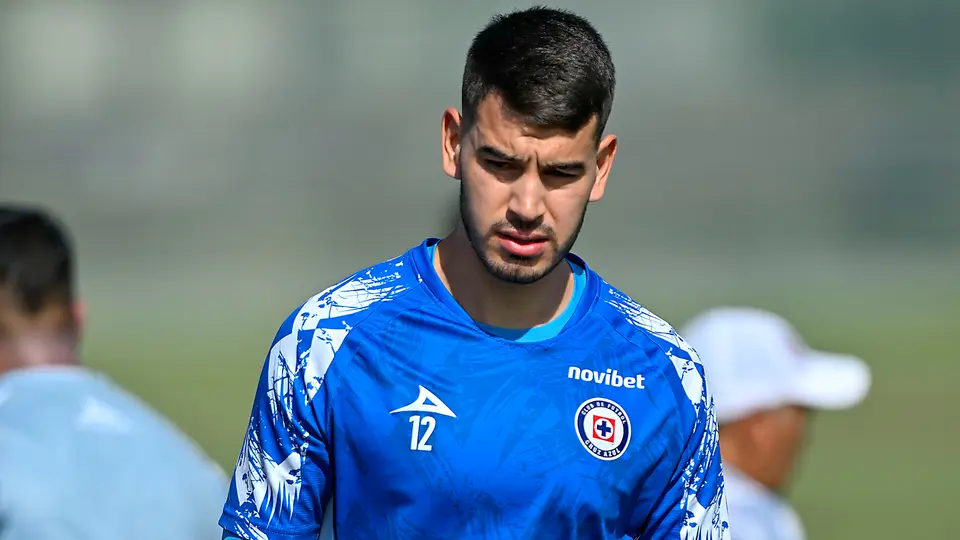 ¿Mal fichaje? Alan Montes comienza a recibir críticas de aficionados de Cruz Azul