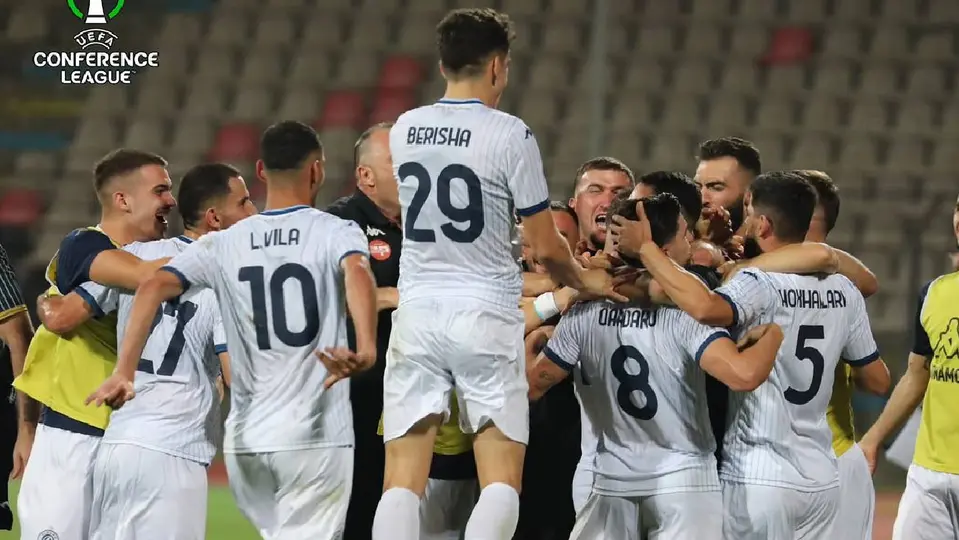Jugadores de Dinamo City celebrando triunfo en Conference League| INSTAGRAM