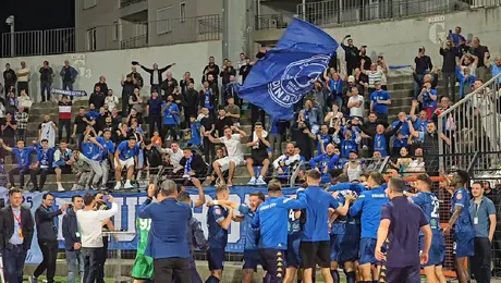 El dueño del Dinamo City recompensa a sus jugadores con una lluvia de billetes