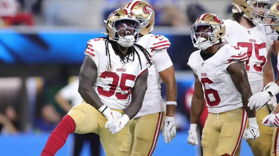 49ers celebrando anotación ante los Chargers | AP