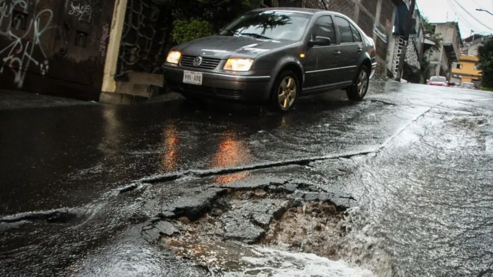 Calles de CDMX muestran daños visibles en el pavimento./especial