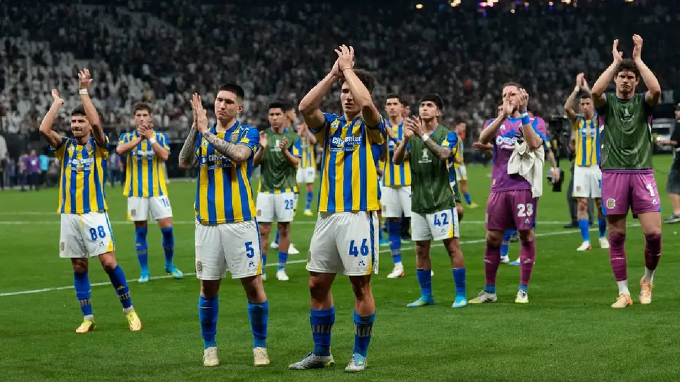 Rosario Central ofreciendo disculpas tras la eliminación de Libertadores | AP