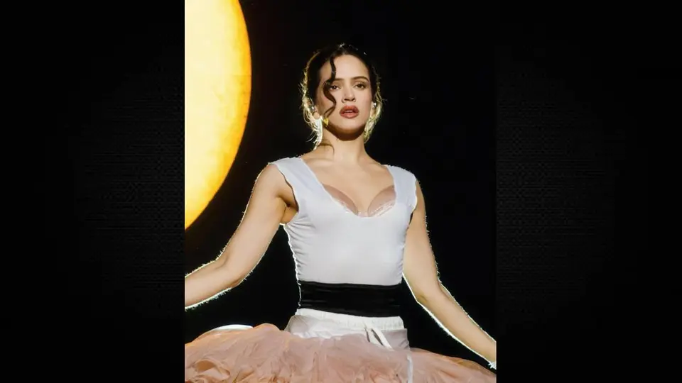 Rosalía convirtió su confesionario en uno de los momentos más esperados de la gira “LUX”./I:@rosalia.vt