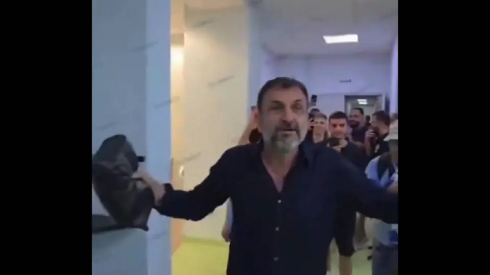 Dueño de Dinamo City en el vestidor del equipo | CAPTURA
