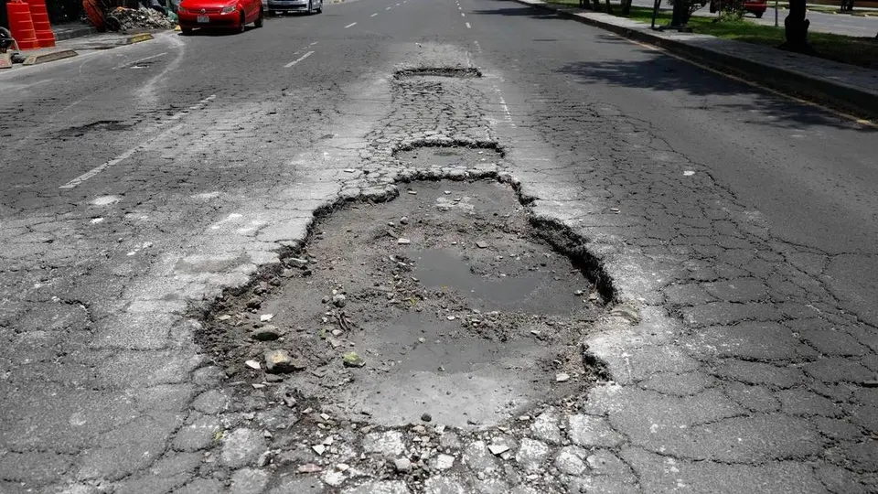 Baches en CDMX: son el principal problema para los habitantes, revela el Inegi