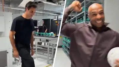 Roger Federer sorprende a Thierry Henry al completar increíble truco con un balón