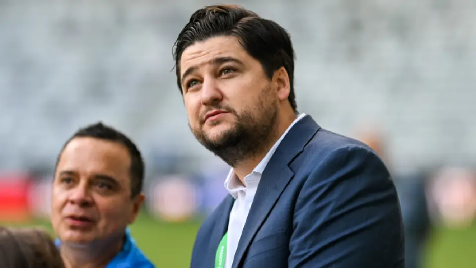 Francisco Iturbide, presidente ejecutivo de la Liga MX, junto a Víctor Velázquez | IMAGO7