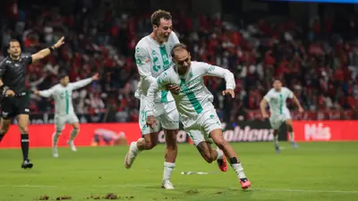 Toluca hace ridículo y Santos Laguna remonta con drama en el Nemesio Diez