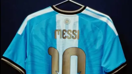 Messi presenta el último jersey que vestirá con Argentina