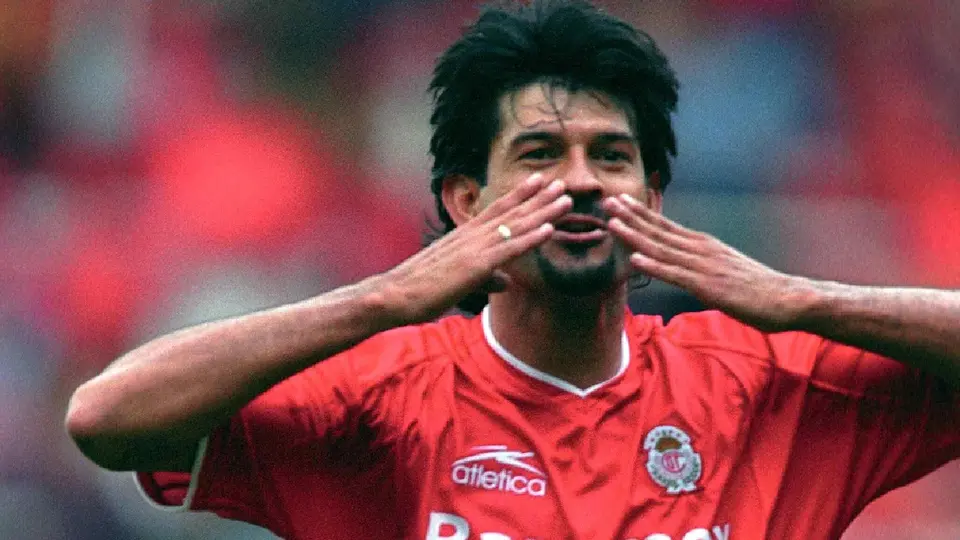 José Saturnino Cardozo celebrando anotación con Toluca en el Apertura 2002 | MEXSPORT