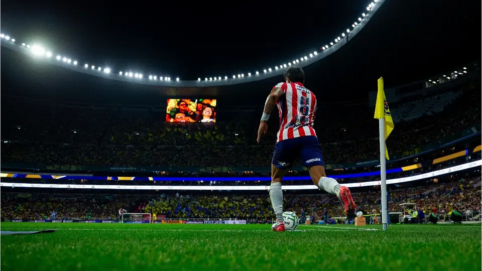 Afición en el estadio Azteca durante el Clásico entre Chivas y América | MEXSPORT