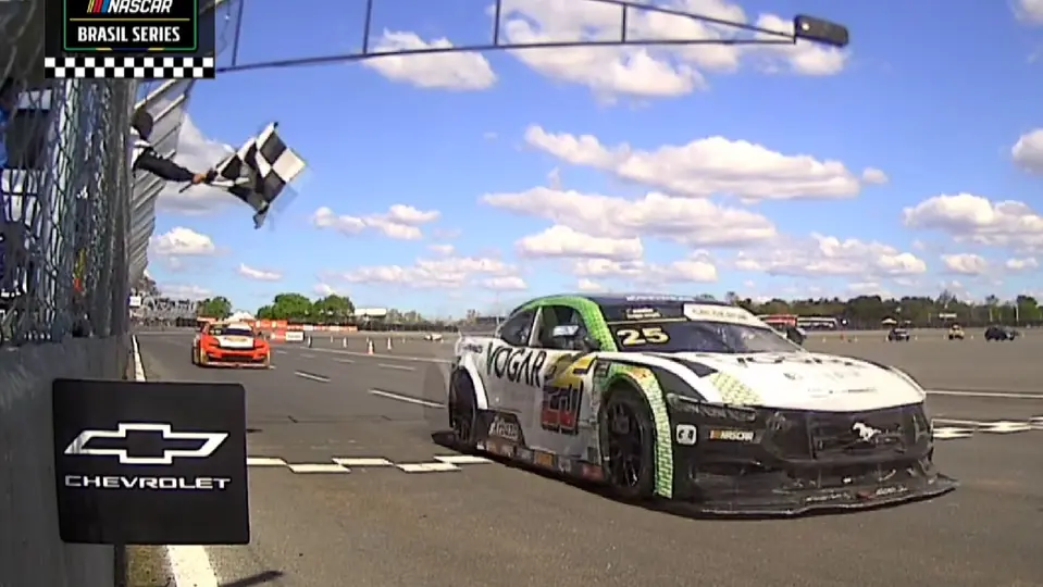 Tatiana Calderón en NASCAR Brasil | @rohanluvs