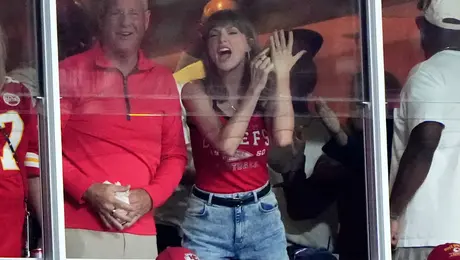 “Ese es mi esposo”: Taylor Swift festeja touchdown de Travis Kelce señalando su anillo de bodas