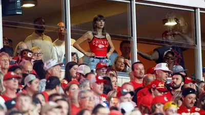 ¡Efecto Taylor Swift! Playera que usó durante Chiefs vs. Colts se agota, ¿cuánto costaba?