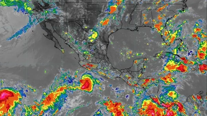 Las bandas nubosas del ciclón incrementarán las lluvias en varios estados del occidente y sur del país./ X