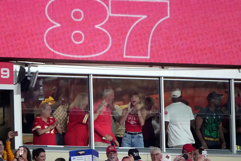 Taylor Swift festejando el TD de Travis Kelce l AP