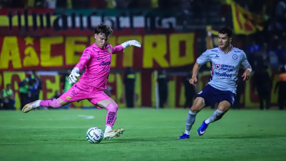 Roberto Galán en un partido amistoso entre Atlético Morelia y Cruz Azul | INSTAGRAM: @robertogalaan1