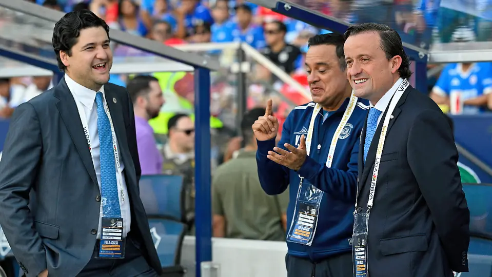 Francisco Iturbide, presidente ejecutivo de Liga MX, Mikel Arriola comisionado de la FMF, y Víctor Velázquez, previo a la Campeones Cup | IMAGO7