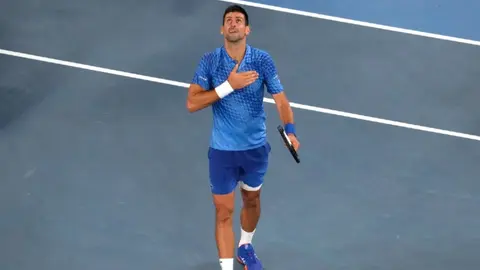 Djokovic aclara polémica de su padre ante fotos en marcha prorrusa: 'No me gustó ver eso'