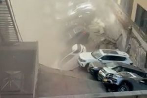 Estacionamiento colapsó en Nueva York y dejó a varios automovilistas atrapados