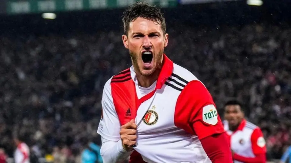 Santiago Giménez, ovacionado en 'Semi' entre Feyenoord y Ajax