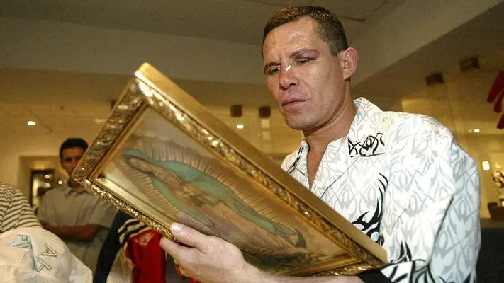 Julio César Chávez y la golpiza que recibió en un baño por un karateka