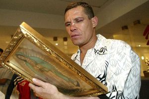 Julio César Chávez y la golpiza que recibió en un baño por un karateka