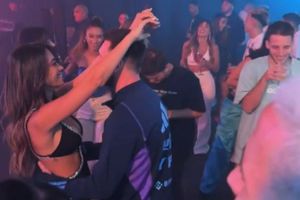 Messi sacó ‘los pasos prohibidos’ durante fiesta de la Selección de Argentina