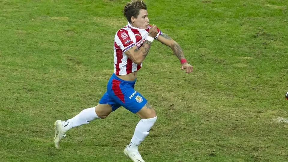 Cruz Azul tiene en la mira a 'Chicote' Calderón para reforzar su defensa