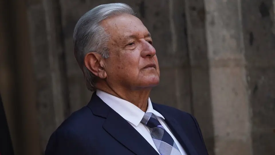 AMLO desmiente falta de apoyo al equipo de natación artística