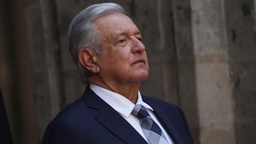 AMLO desmiente falta de apoyo al equipo de natación artística