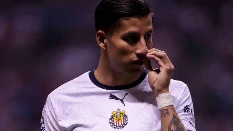 Fan de Chivas explotó contra Carlos Cisneros por falla ante Puebla: "Hijo de tu…"