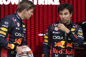 Checo Pérez tras su lucha con Max Verstappen en la carrera Sprint: 'Está todo bien'