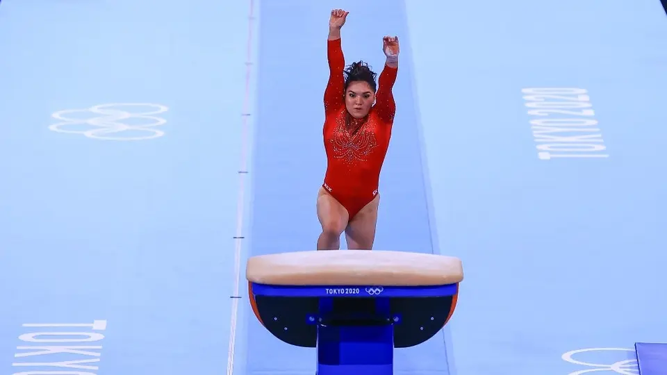 Alexa Moreno cae de las barras paralelas y compromete clasificación de México
